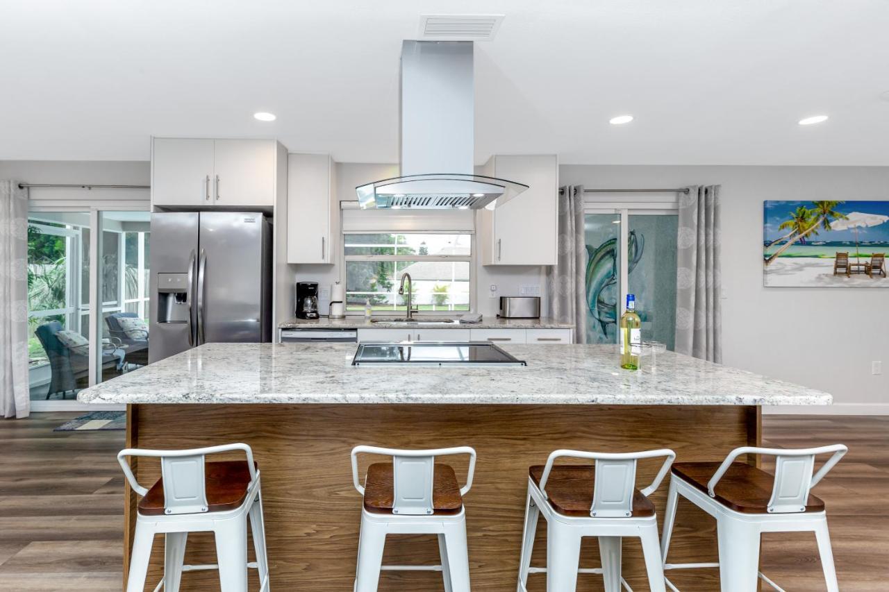 Modern Home, Heated Pool, Close To Beaches! ターポン・スプリングス エクステリア 写真